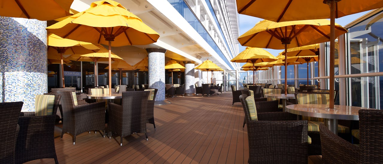 Fanning måltider på den udendørs terrasse