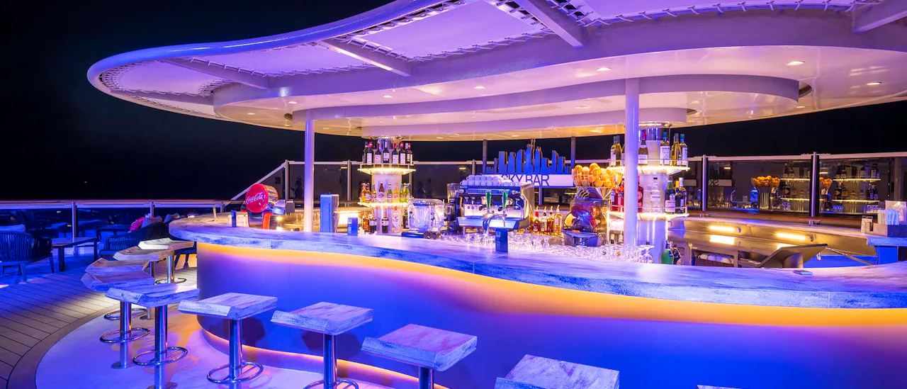 Nyd en drink i Sky bar