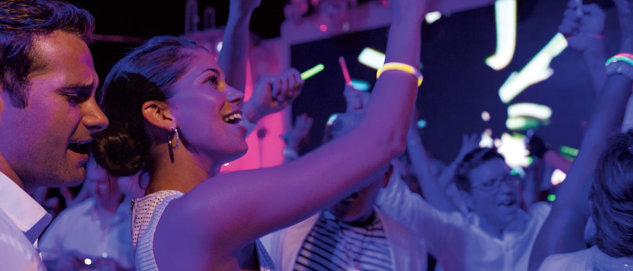 Natklubben Spice H2O med dansegulv under stjernerne