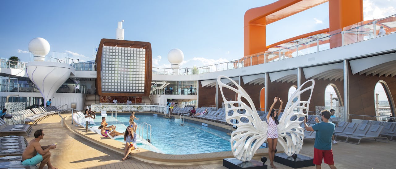 Poolområdet har en af de længste pools til søs