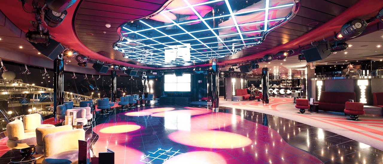 En af de mange barer og lounger