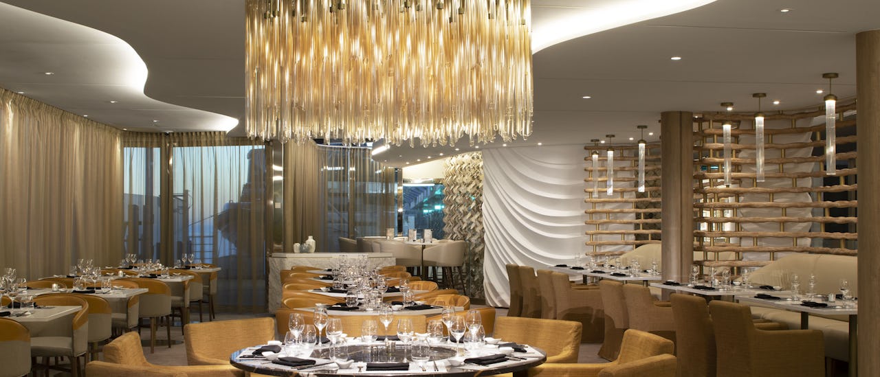 Asian restaurant Raw på dæk 5