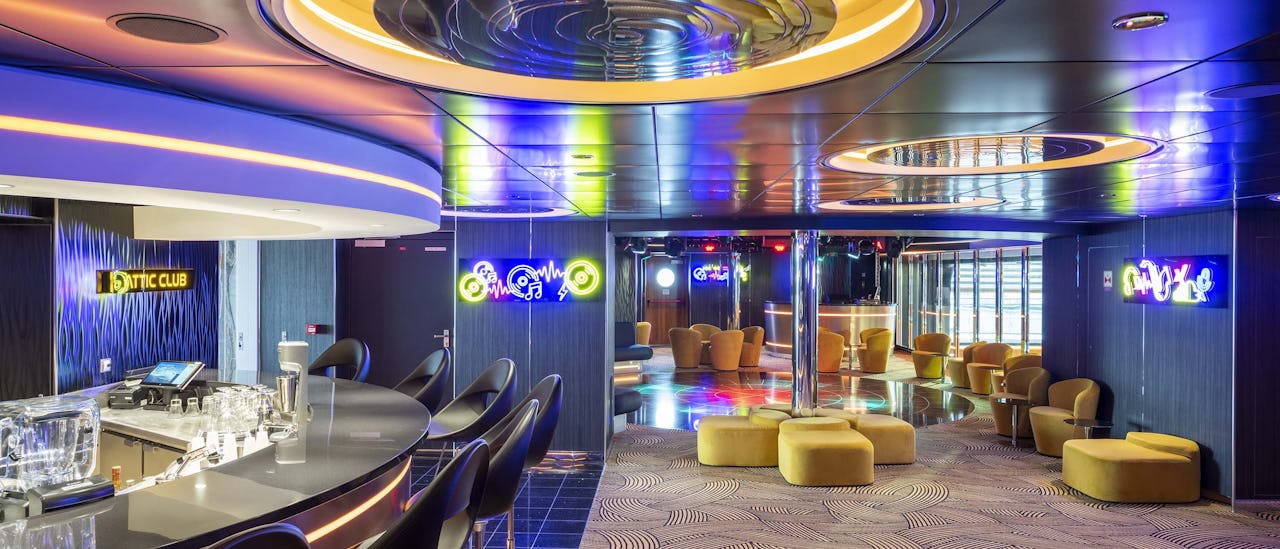 Dans hele natten i Attic Club!