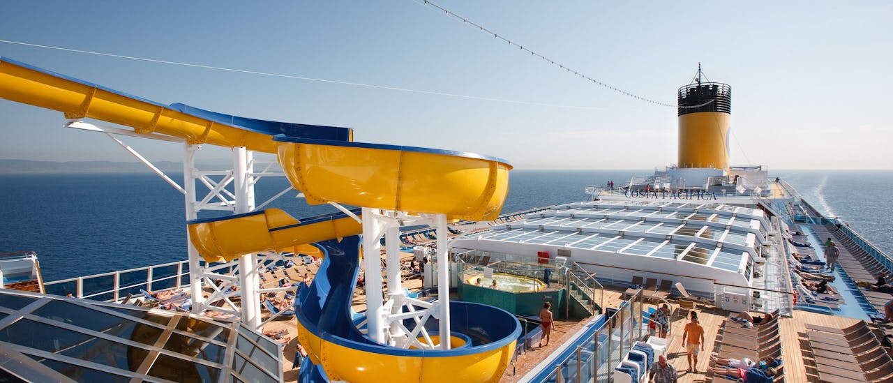 Vandrutsjebane over pooldækket