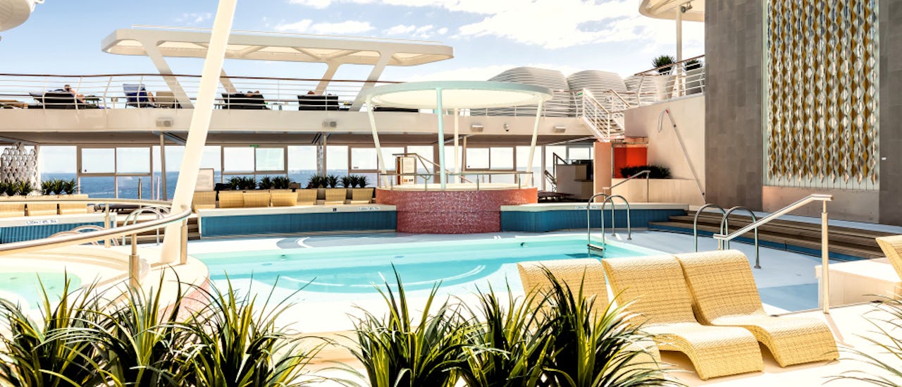 Det udendørsområde, der omgiver lagunen, indbyder til afslapning og ro