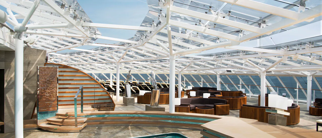 MSC Yacht Club tilbyder en privat oplevelse, der inkluderer en restaurant, lounge, bar, pool og mere