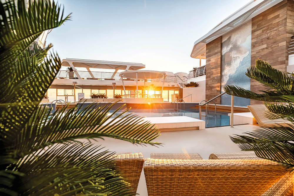 Udendørsområdet omkring lagunen inviterer til ren afslapning