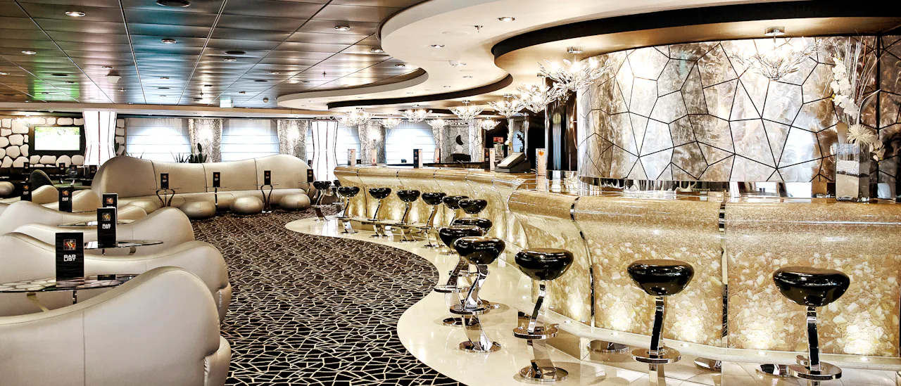 Black & White Lounge