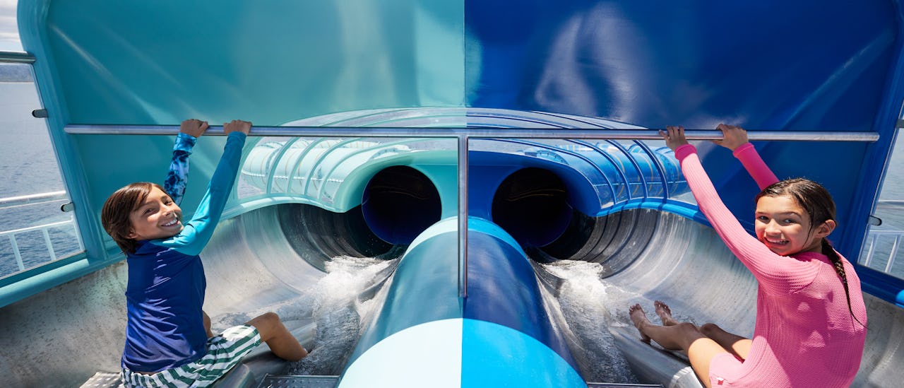 Konkurrér mod klokken og din ven på Twin Racer-vandrutsjebanerne!