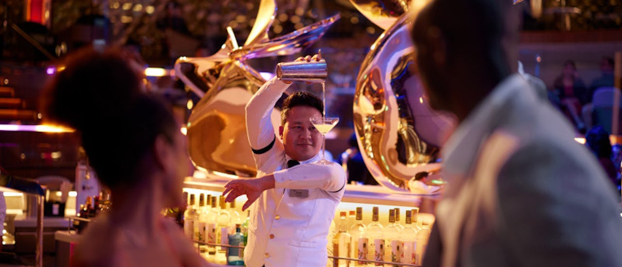 Nyd en cocktail i Martini baren!