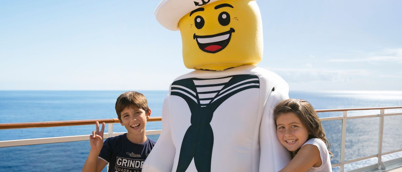 Børne- og ungdomsklubber i samarbejde med Lego.