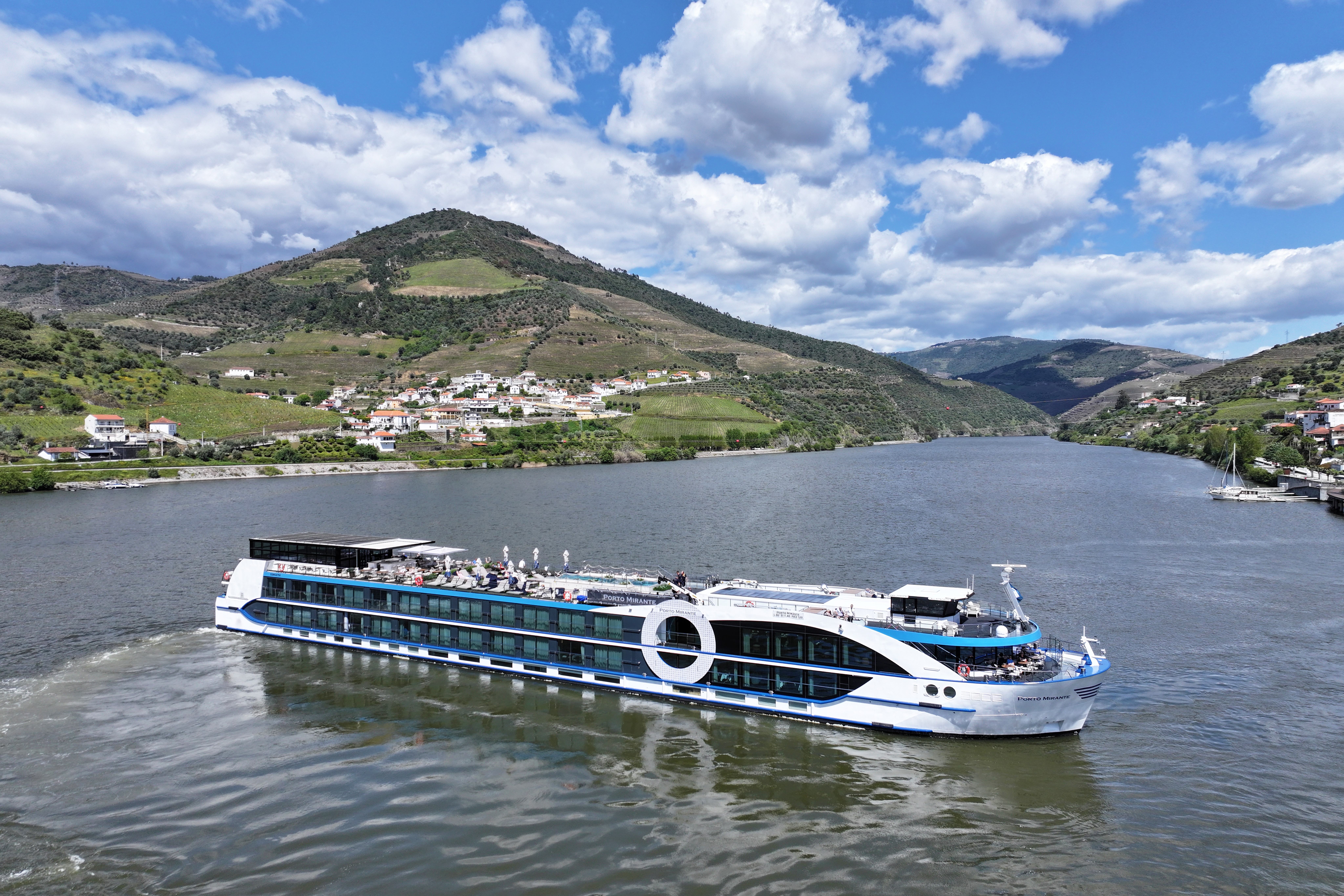 Nuværende placering for MS PORTO MIRANTE