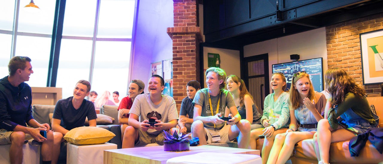 Ungdomsklub til teenagere indgår også