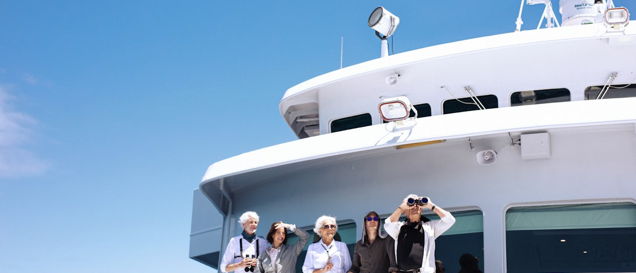 Expedition Veranda i fronten af skibet er et fantastisk sted når du skal beundre skønheden på Galápagos-øerne
