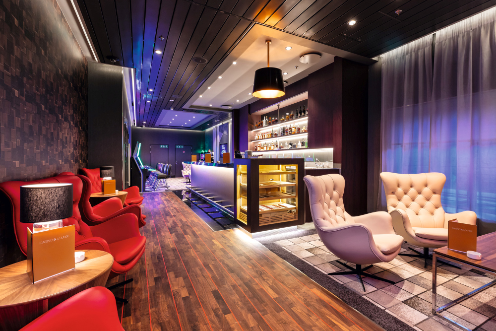 Casinoet byder på en stilfuld loungeatmosfære.