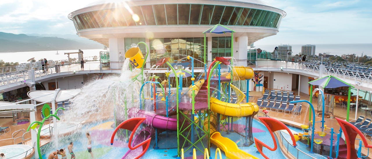 Børne- og ungdomsklubber inkluderet.