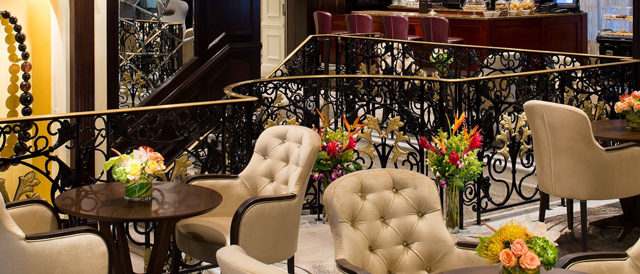 Mosaic Cafe – gratis konditori og bar: forvandles om aftenen til en natklub med levende musik