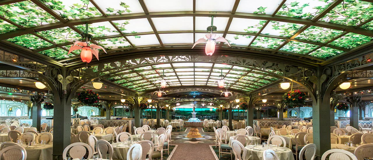 Enchanted Garden serverer morgenmad, frokost og middag