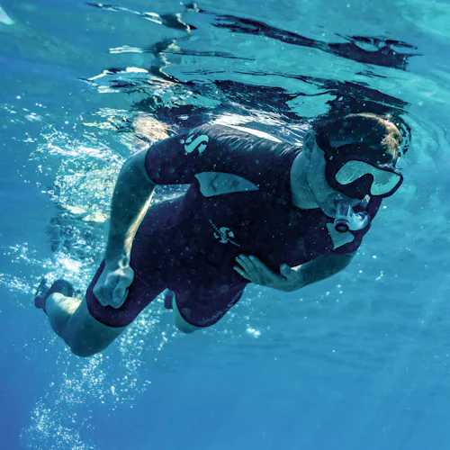 Snorkling i krystalklart vand